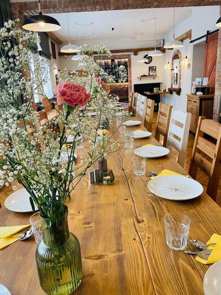 Gosciniec Krol Sielaw W Centrum Mikolajek Z Restauracja Regionalna